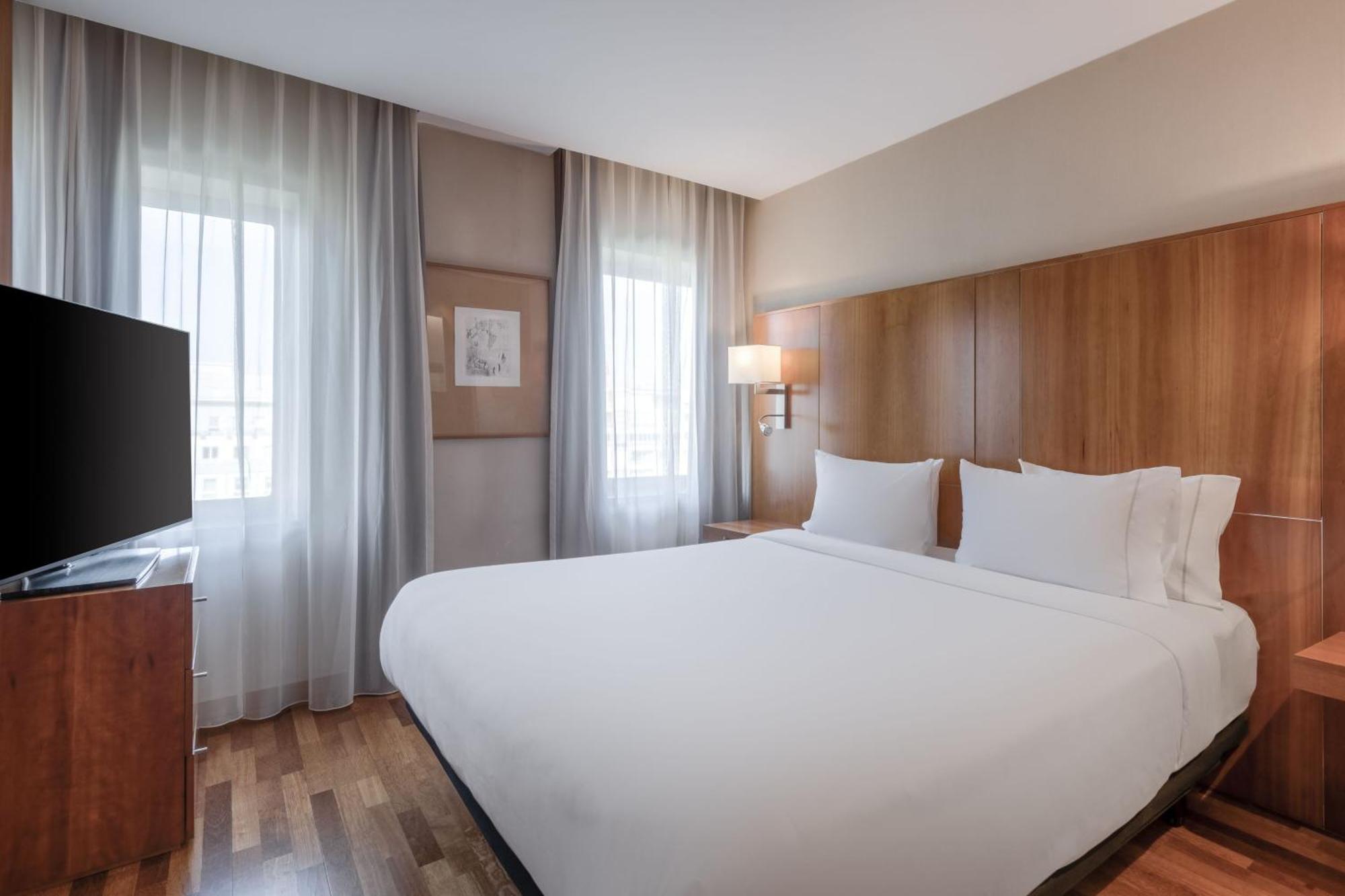 Ac Hotel Aitana By Marriott Madrid Esterno foto