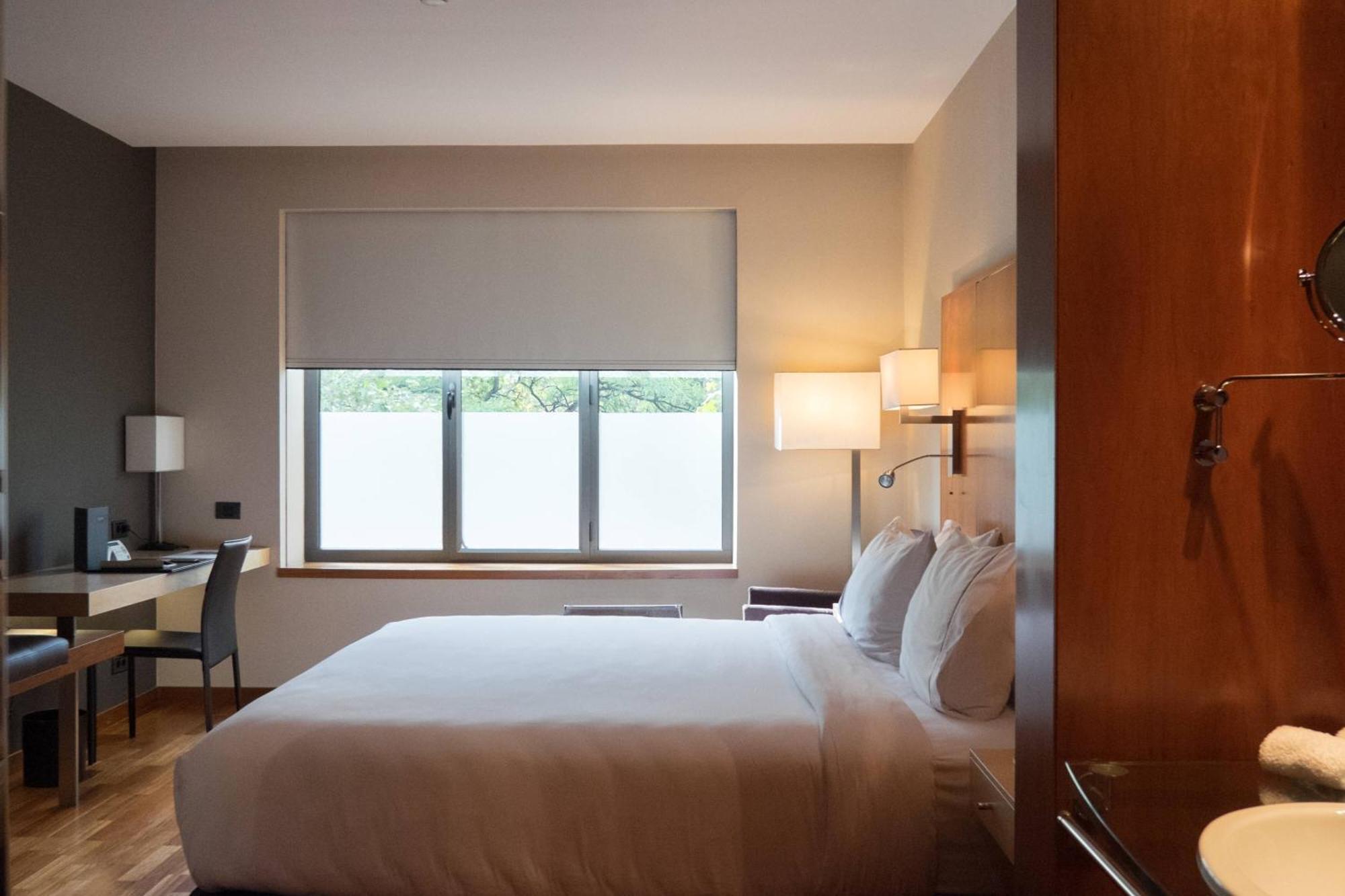 Ac Hotel Aitana By Marriott Madrid Esterno foto
